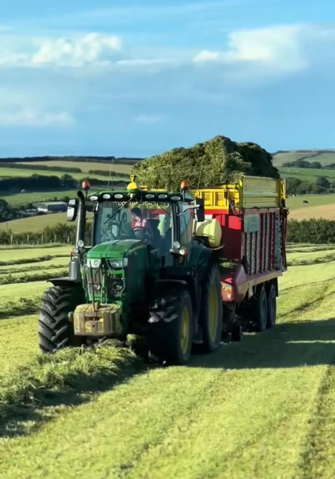 Forage wagon — Devon hills