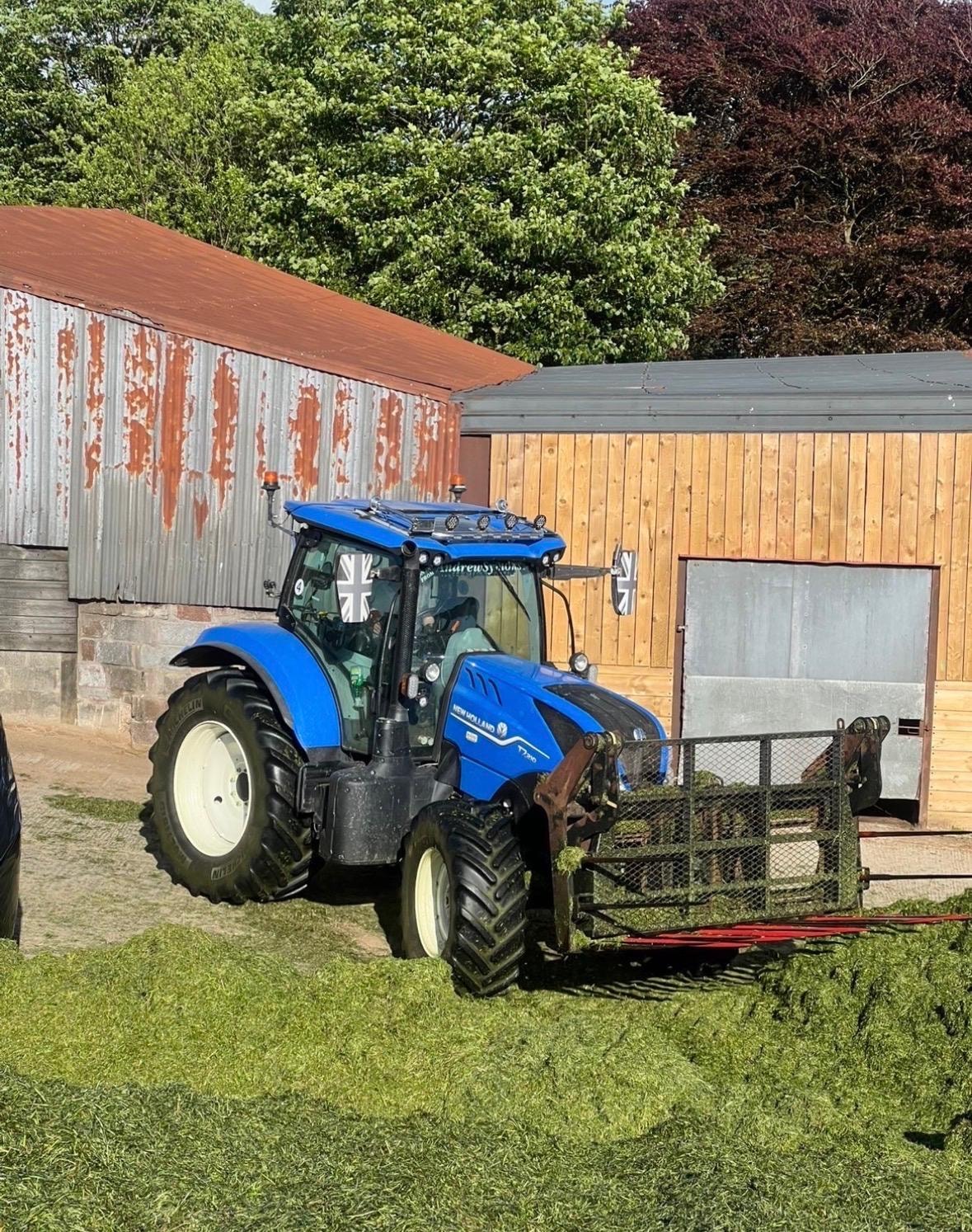 Silage pushing up — New Holland